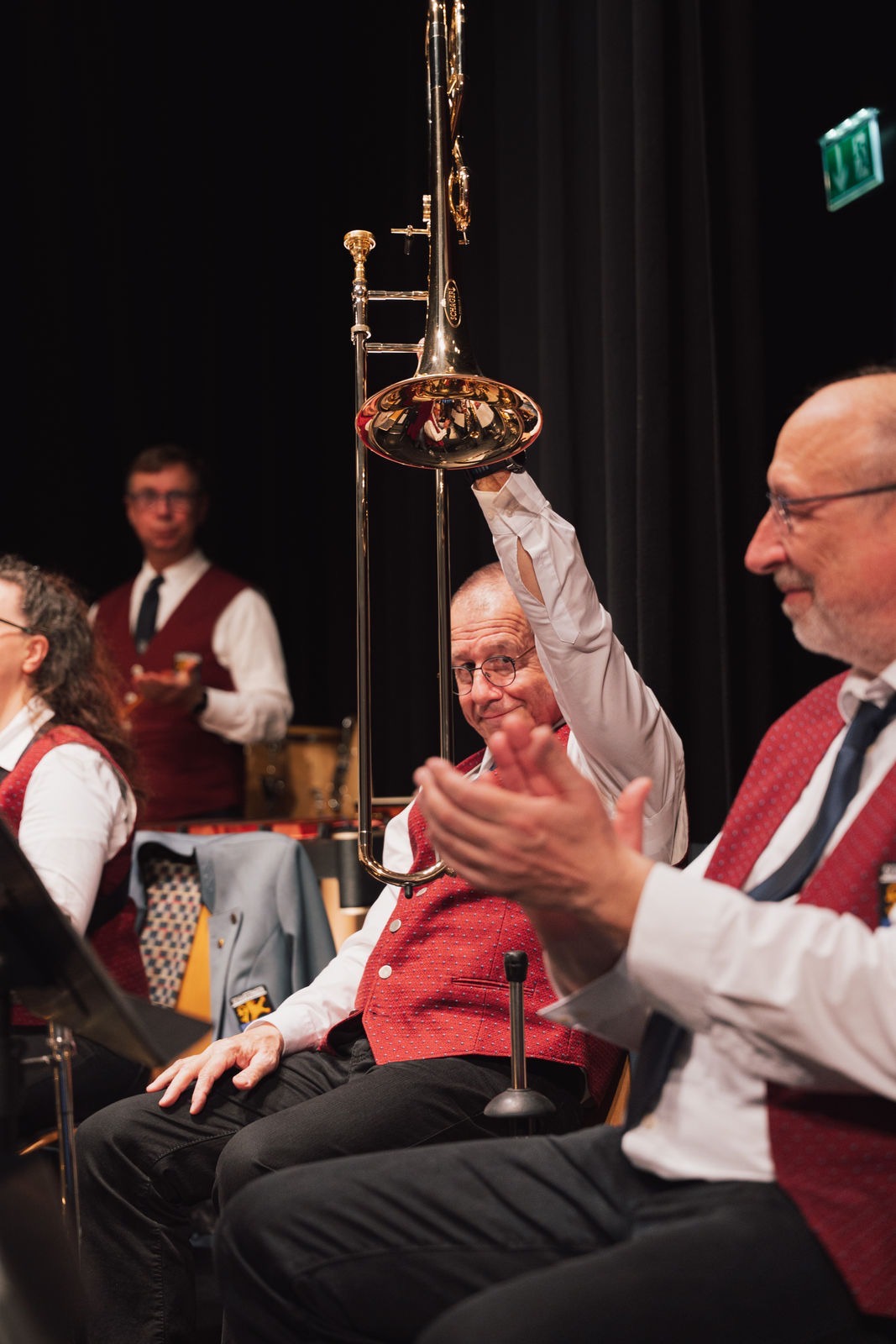 Musiker der Stadtkapelle Schwetzingen präsentiert sein Instrument