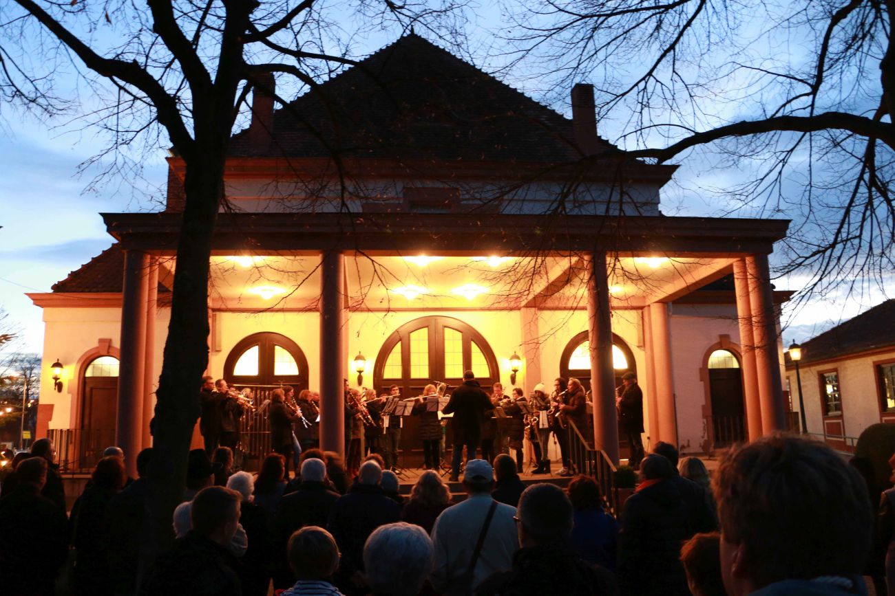 Choralblasen Stadtkapelle Schwetzingen Friedhof