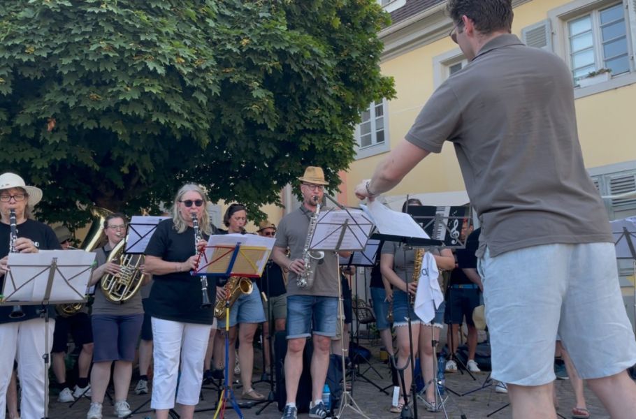 Stadtkapelle und Potato Box Orchestra bei ihrem gemeinsamen Auftritt